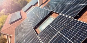 ¿Cuántas placas solares necesito para ser autosuficiente?